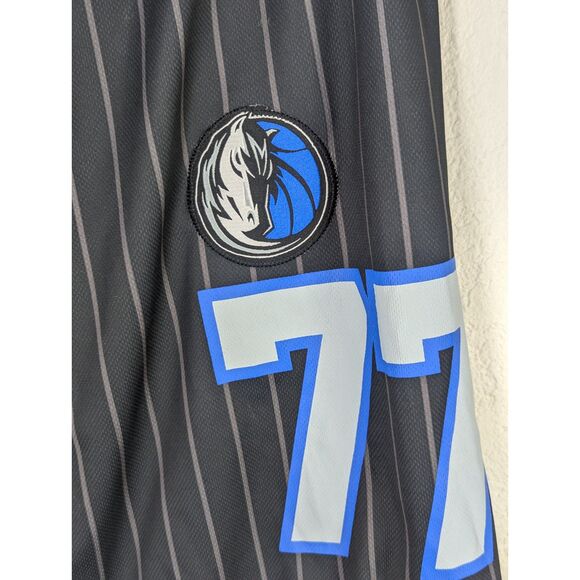 NBA Luca Doncic Dallas Mavericks Mesh Basketball Shorts Approx Size L - Picture 2 of 8